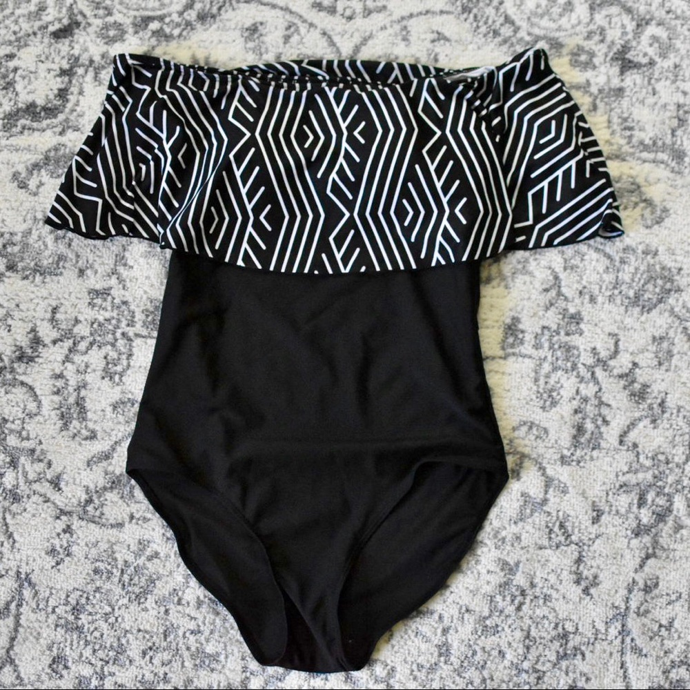 Off shoulder strapless bath suit